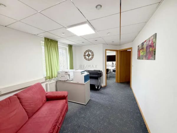 Immobilie in Kuchen - Mehrfamilienhaus in Kuchen mit Lagerfläche und Büro – vielseitige Kapitalanlage mit Potenzial - Bild 4