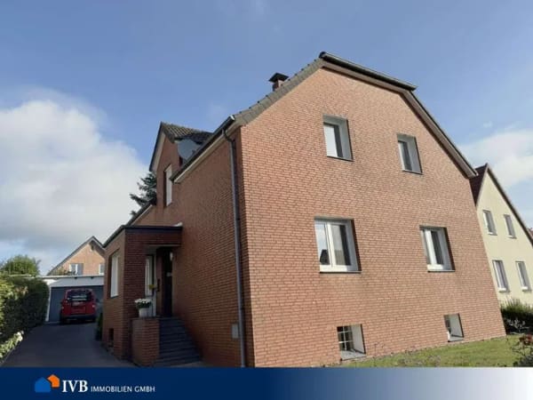 Immobilie in Borgholzhausen - Gepflegtes Einfamilienhaus mit Garten, Keller und Garage in Borgholzhausen! - Bild 0