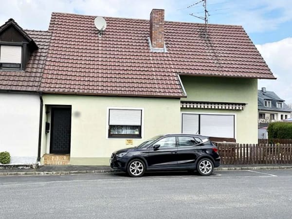 Immobilie in Wiesentheid - Haus in Geesdorf am Sportplatz - Bild 0
