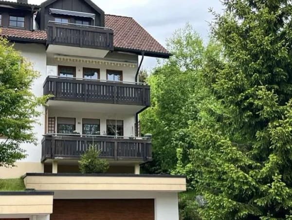 Immobilie in St. Blasien - Gediegene 3-Zi-ETW, ebenerdiger bergseitiger Zugang, talseitig 2-geschossig, ruhige Waldrandlage,... - Bild 1