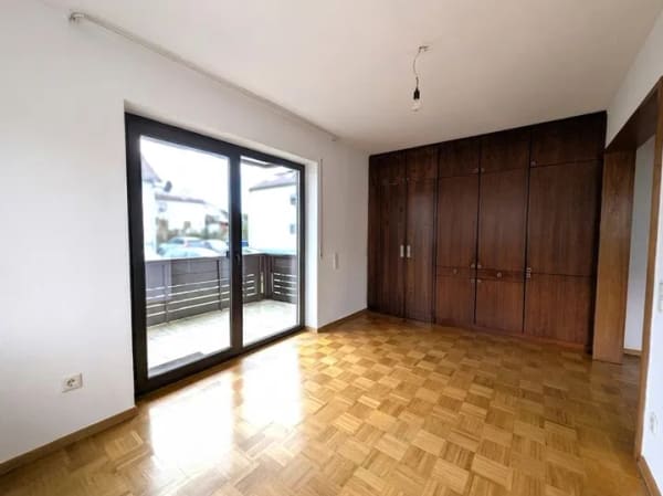 Immobilie in Hösbach - Tolles 2-Familienhaus in Hösbach mit ausbaubarem Dach, 2 Garagen & Garten - Bild 4