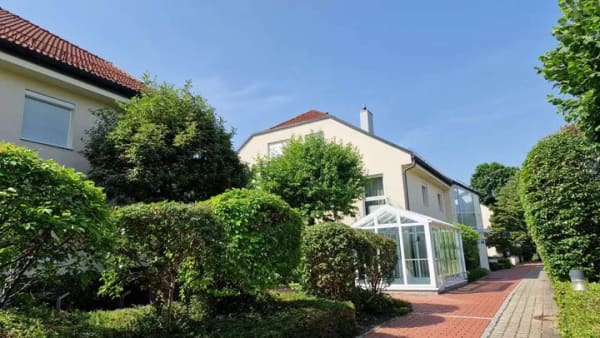 Immobilie in Feldafing - Sofort bezugsfrei – Wohnen, wo andere Urlaub machen: - Bild 2