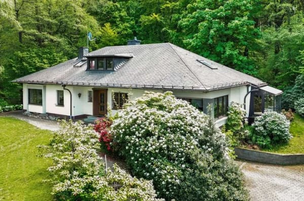 Immobilie in Olpe - Wohnhaus in Alleinlage: Private Zufahrt, großes Grundstück und vielseitige Nutzungsmöglichkeiten! - Bild 4