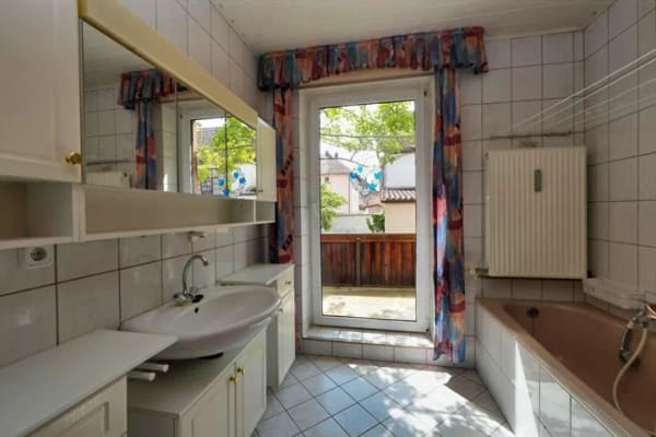 Immobilie in Gunzenhausen - Wohnungspaket mit Potenzial – 2 Einheiten, Balkon und großzügige Garage - Bild 4