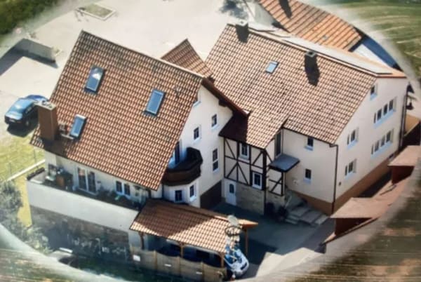 Immobilie in Mühlhausen - Wohnensemble in zentraler Lage – Zweifamilienhaus mit angrenzendem Einfamilienhaus - Bild 0