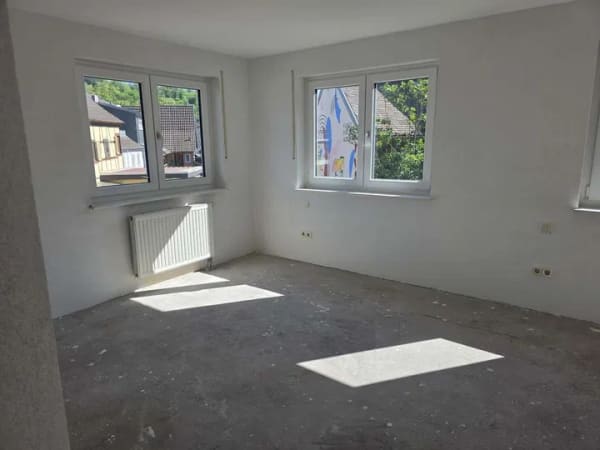 Immobilie in Ettenheim - Außergewöhnliche Eigentumswohnung mit großzügigem Wohnkonzept, drei Balkonen & Garage - Bild 2