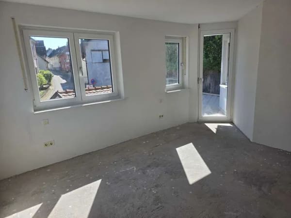 Immobilie in Ettenheim - Außergewöhnliche Eigentumswohnung mit großzügigem Wohnkonzept, drei Balkonen & Garage - Bild 3