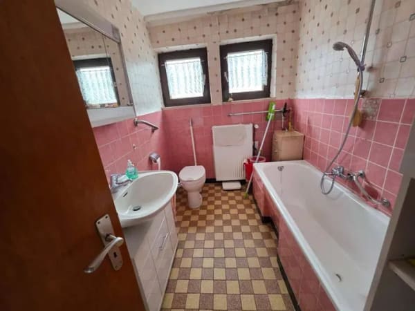 Immobilie in Dunzweiler - 1-Familienhaus mit Ausbaupotenzial: Garten, Südterrasse, 2 Garagen & optionale 2. Wohneinheit - Bild 4