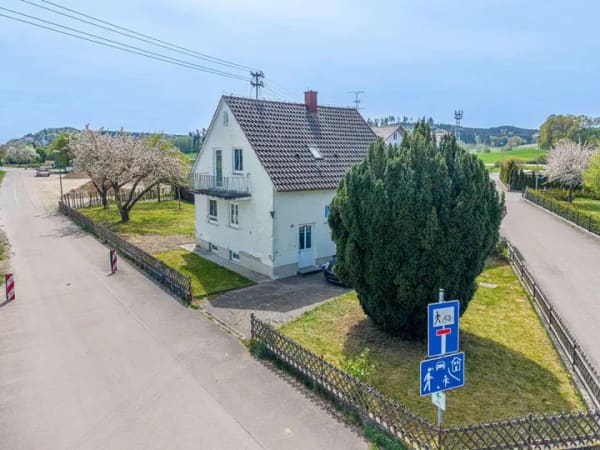 Immobilie in Balzheim - Viel Potenzial! Einfamilienhaus mit großem Garten und viel Platz - Bild 0