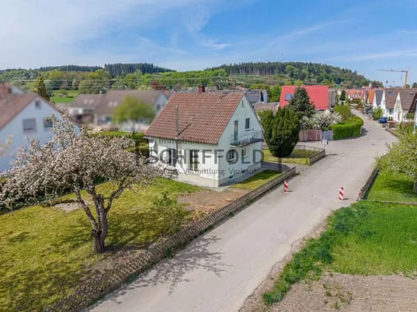 Immobilie in Balzheim - Viel Potenzial! Einfamilienhaus mit großem Garten und viel Platz - Bild 1