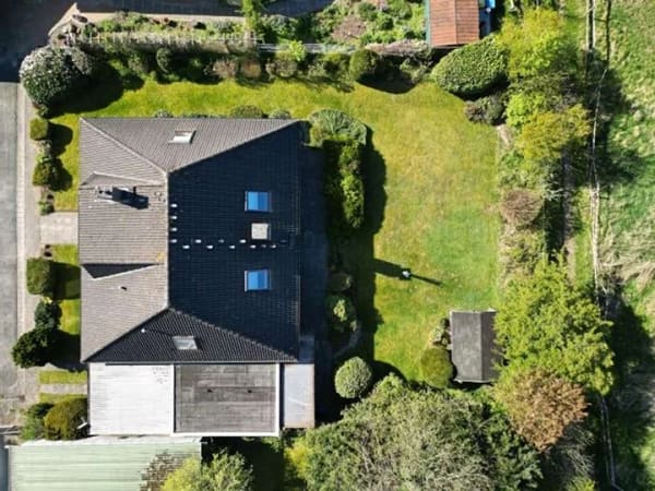 Immobilie in Heide - Massives Einfamilienhaus in Heide mit Garage, Sackgassenendlage und westlichem Wiesenblick - Bild 3