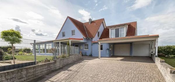 Immobilie in Steinsfeld - Wohnen, wo andere Urlaub machen – mit Pool, Wintergarten und unverbaubarem Weitblick - Bild 1