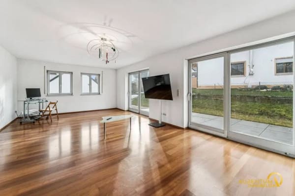 Immobilie in Vilsheim - Einfamilienhaus in ruhiger Lage mit zusätzlichen Ausbaumöglichkeiten - Bild 2