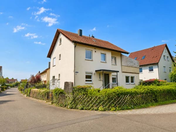 Immobilie in Offenau - GLOBAL INVEST IMMOBILIEN SINSHEIM | Wohnen wie im Haus - 4-Zimmer-EG in Offenau mit  Garten, Garage & Vollsanierung 2021 - Bild 0