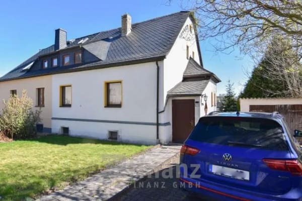 Immobilie in Oelsnitz/Erzgeb. - Doppelhaushälfte in Oelsnitz/Erzgeb. kaufen: 124 m² Wohnfläche, schöner Garten, Garage und Keller - Bild 0