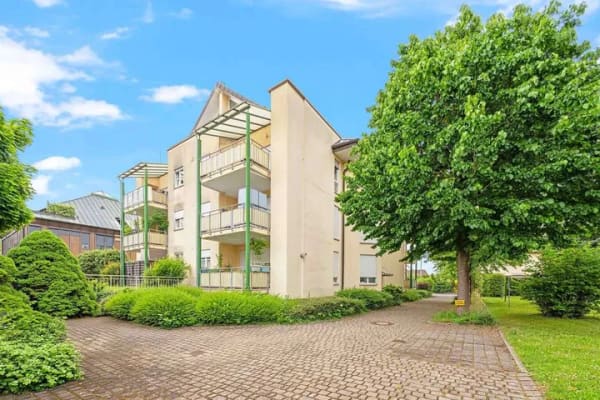 Immobilie in Herbolzheim - Vermietete 2-Zimmer-Wohnung mit überdachtem Balkon und Tiefgaragenstellplatz in Herbolzheim - Bild 1