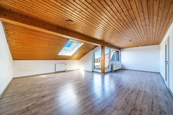 Immobilie in Neckarsulm - Dachgeschosswohnung mit Aufzug, Weitblick und Wohnkomfort! - Bild 2