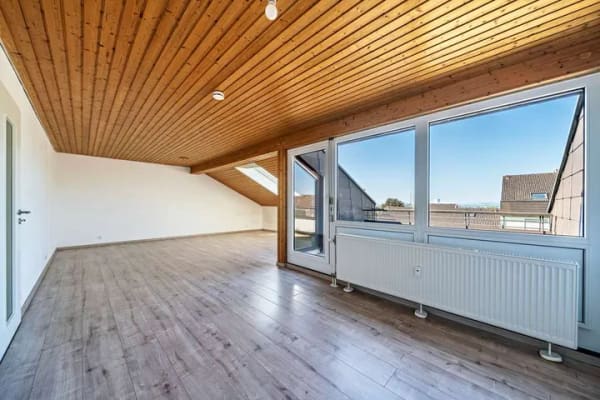 Immobilie in Neckarsulm - Dachgeschosswohnung mit Aufzug, Weitblick und Wohnkomfort! - Bild 3