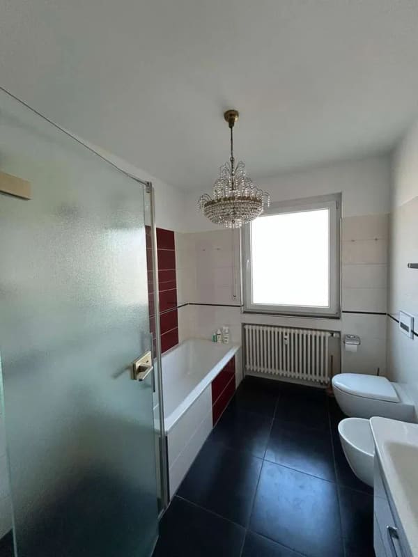 Immobilie in Melsungen - *Wohnen in bester Lage in Melsungen* Einfamilienhaus mit Einliegerwohnung, Doppelgarage & Carport  - Bild 2
