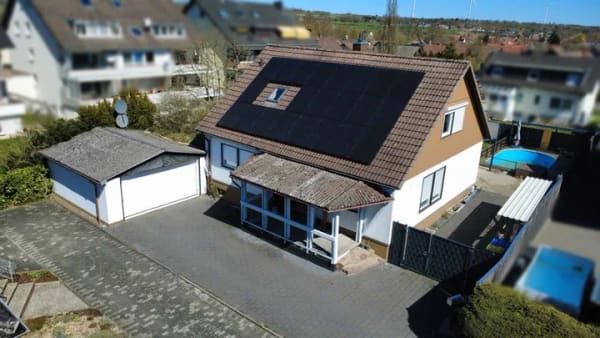 Immobilie in Willebadessen - Einfamilienhaus mit Doppelgarage und Pool - Bild 0