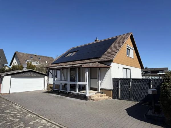 Immobilie in Willebadessen - Einfamilienhaus mit Doppelgarage und Pool - Bild 2