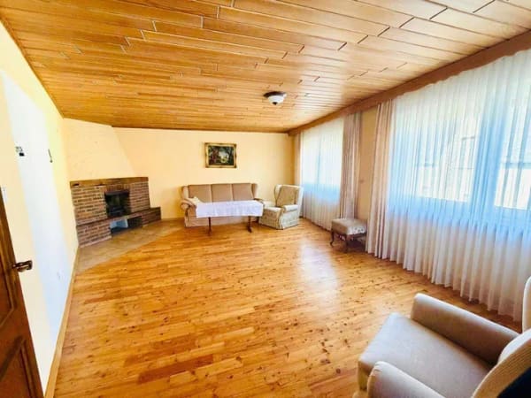 Immobilie in Enkirch - Einfamilienhaus mit viel Platz, Terrasse, 2 Garagen & Photovoltaik – Wohnen und Leben an der Mosel - Bild 1