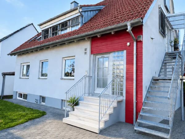 Immobilie in Burgoberbach - Zweifamilienhaus PROVISIONSFREI gepflegt, modernisiert, großzügig, zentral mit Galerie, Pool und Saunen - Bild 0