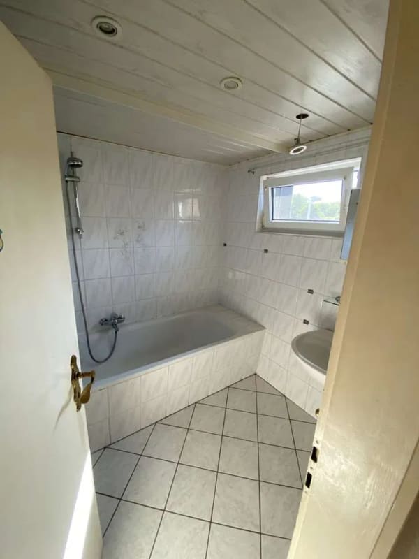 Immobilie in Schönenberg-Kübelberg - Freistehendes solides Einfamilienhaus in ruhiger Seitenstraße - Bild 3