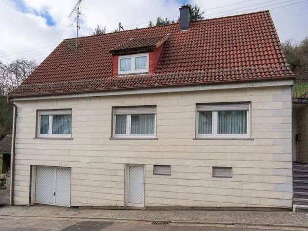 Immobilie in Kottweiler-Schwanden - Gemütliches EFH mit viel Platz für die Familie, Garten & Garage auf 2.650qm Grundstück nähe Ramstein - Bild 0