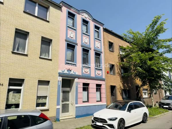 Immobilie in Mönchengladbach - MEHRGENERATIONENHAUS MIT POTENZIAL – BEREIT FÜR NEUE HÄNDE! - Bild 0