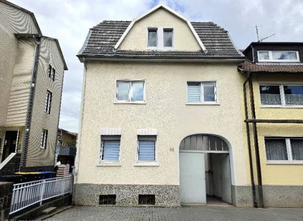 Immobilie in Bonn - Rendite-Mehrfamilienhaus Entwicklungspotenzial Bonn-Duisdorf erzielbare Gesamtmiete 42000 EUR + NK - Bild 0