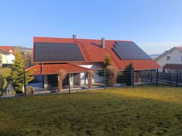 Immobilie in Stallwang - Traumhaus mit 1.950 m² Grundstück | PV-Anlage | Doppelcarport und Garage | Ruhige Wohnlage - Bild 3