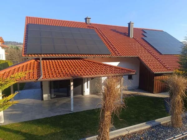 Immobilie in Stallwang - Traumhaus mit 1.950 m² Grundstück | PV-Anlage | Doppelcarport und Garage | Ruhige Wohnlage - Bild 4