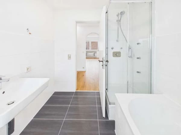 Immobilie in Bad Boll - Im Herzen von Bad Boll - 
Komplett sanierte, sehr interessante 4,5-Zimmer-Wohnung - Bild 0