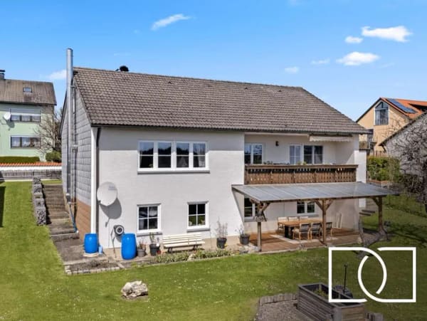 Immobilie in Kirchenthumbach - Naturnahe Lage! Modernisiertes Einfamilienhaus mit Ausbaupotenzial und traumhaftem Garten - Bild 0
