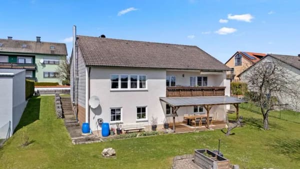 Immobilie in Kirchenthumbach - Naturnahe Lage! Modernisiertes Einfamilienhaus mit Ausbaupotenzial und traumhaftem Garten - Bild 1