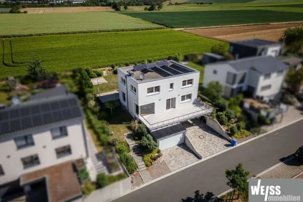 Immobilie in Estenfeld - Einzigartige Gelegenheit! Einfamilienhaus-Highlight in Best-Lage von Estenfeld - Bild 1
