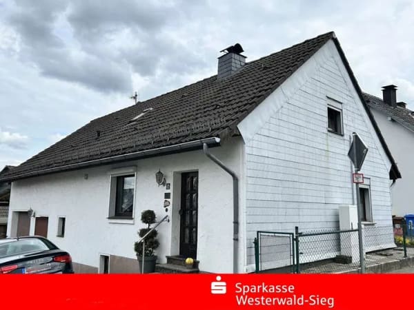 Immobilie in Forst (Eifel) - Forst,
gemütliches Einfamilienhaus mit zwei Garagen, Wohnmobilcarport, PV-Anlage und Kamin - Bild 0