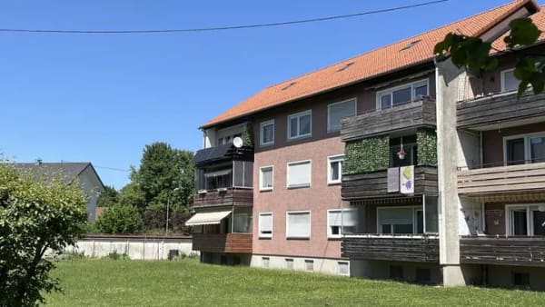 Immobilie in Leutkirch im Allgäu - Solide Wohnung ohne unnötigen Firlefanz
Hell und optimal geschnitten - Bild 0
