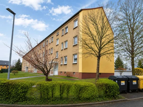 Immobilie in Hohenstein-Ernstthal - Charmante 3-Zimmerwohnung mit Entwicklungspotenzial und Stellplatz - Bild 0