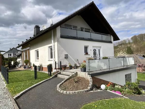 Immobilie in Freudenberg - Top Dreifamilienhaus * Freudenberg-Büschergrund * Sackgasse – Wohnen & zusätzliche Mieteinnahmen - Bild 2
