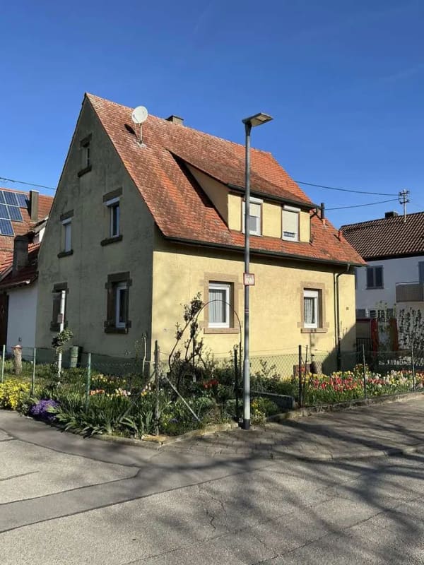 Immobilie in Brackenheim - Einfamilienhaus mit Umbaupotential in Brackenheim - Bild 1