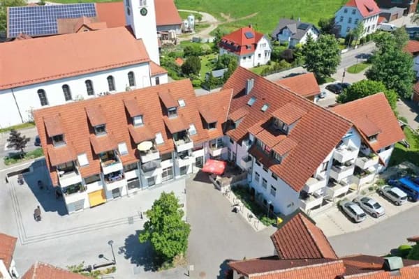 Immobilie in Schlier - WOHNEN AM DORFPLATZ: CHARMANTE 4,5-ZIMMER-WOHNUNG IN SCHLIER - Bild 0