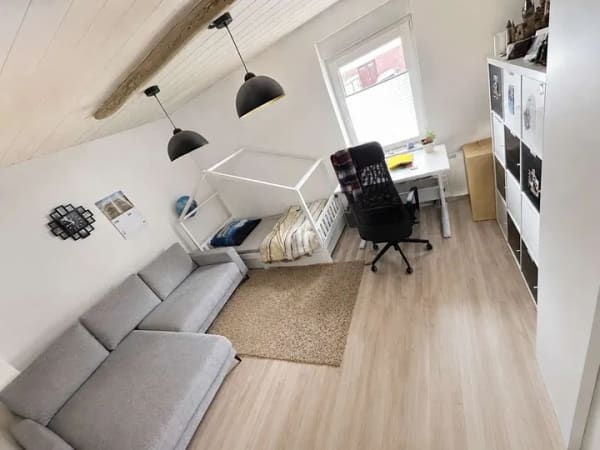 Immobilie in Maulbronn - saniertes Generationenhaus mit 4 Garagen - Bild 0