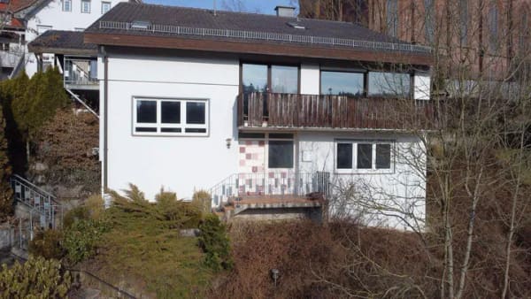 Immobilie in Zimmern ob Rottweil - Großzügiges Einfamilienhaus mit Doppelgarage & 4 Stellplätzen auf außergewöhnlichem Grundstück - Bild 1