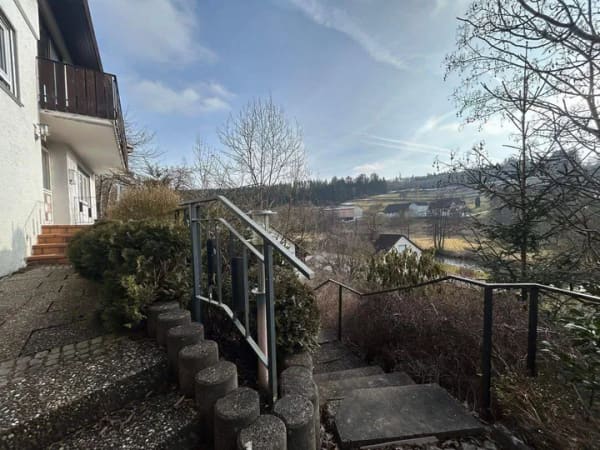 Immobilie in Zimmern ob Rottweil - Großzügiges Einfamilienhaus mit Doppelgarage & 4 Stellplätzen auf außergewöhnlichem Grundstück - Bild 3
