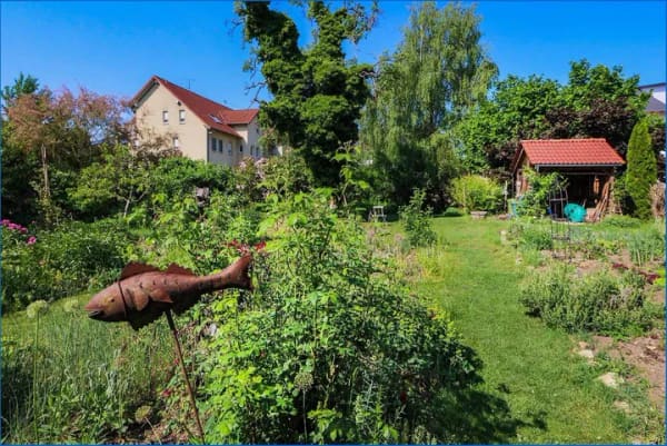 Immobilie in Volkertshausen - Stimmungsvolles EFH mit sehr großem, idyllischem Grundstück an der Aach (knapp 1800 qm)! - Bild 1