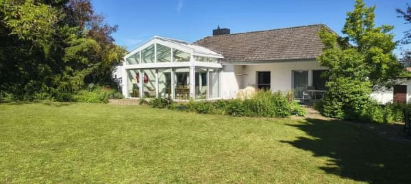 Immobilie in Bolanden - Großzügiger Bungalow mit Wintergarten in Feldrandlage und Einliegerwohnung  - Bild 0