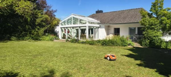Immobilie in Bolanden - Großzügiger Bungalow mit Wintergarten in Feldrandlage und Einliegerwohnung  - Bild 1