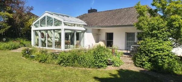 Immobilie in Bolanden - Großzügiger Bungalow mit Wintergarten in Feldrandlage und Einliegerwohnung  - Bild 2